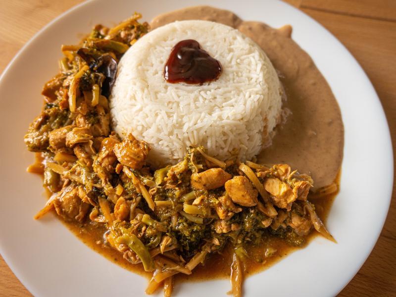 picture for Curry Thailandez cu Pui și Sos de Arahide