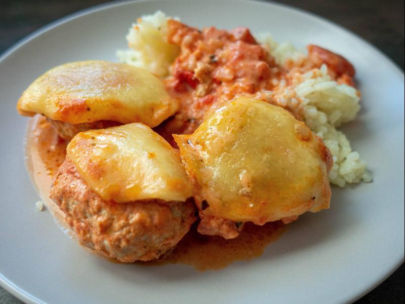 picture for Chiftele Gratinate cu Brânză în Sos de Roșii